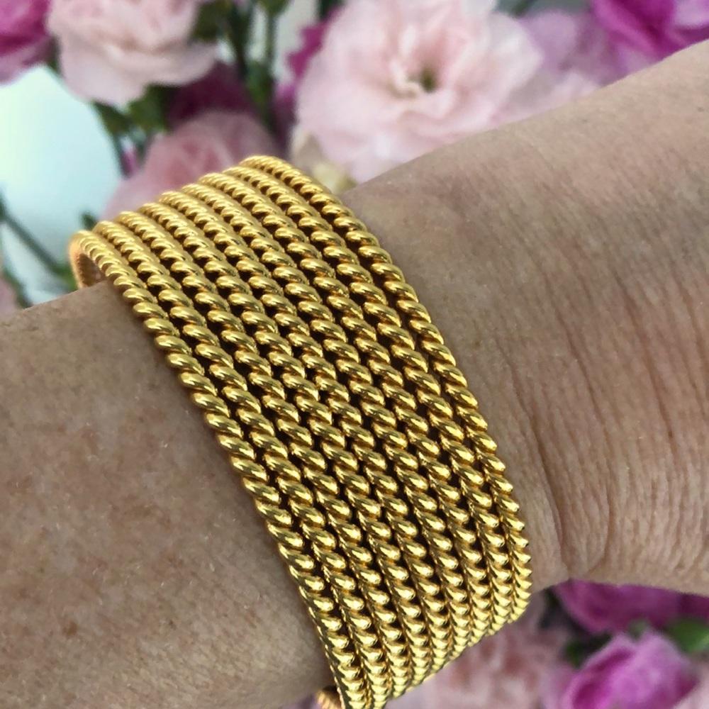 Beautiful Gold Tone Vintage Bracelet Solid Sturdy one size fits all